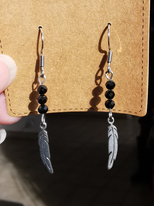 Boucles d'oreilles petites plumes en pierres naturelles