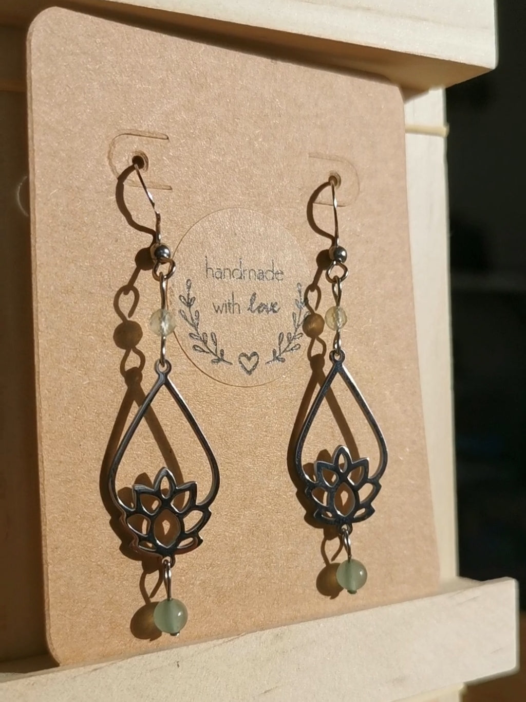 Boucles d'oreilles Lotus Shanti en pierres naturelles