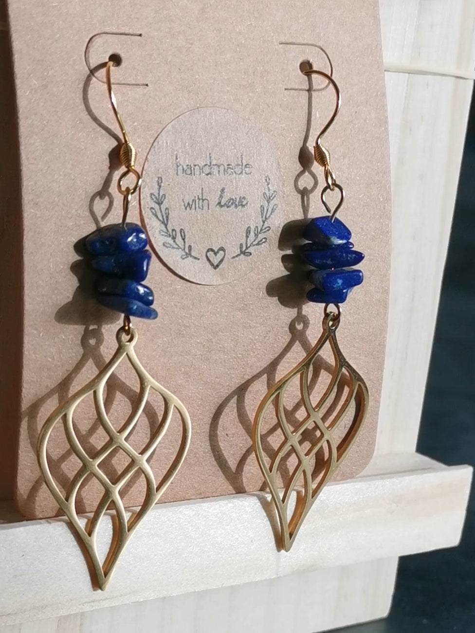 Boucles d'oreilles dorées en lapis-lazuli