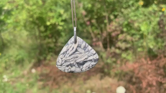 Pendentif en pinolite avec sa chaîne