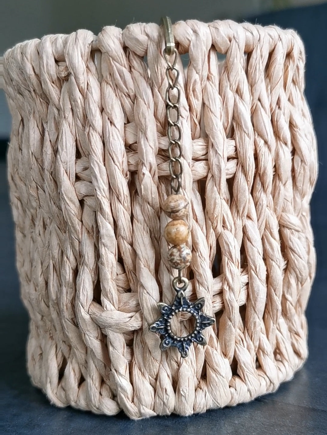 Petit Marque-pages en bronze et pierres naturelles