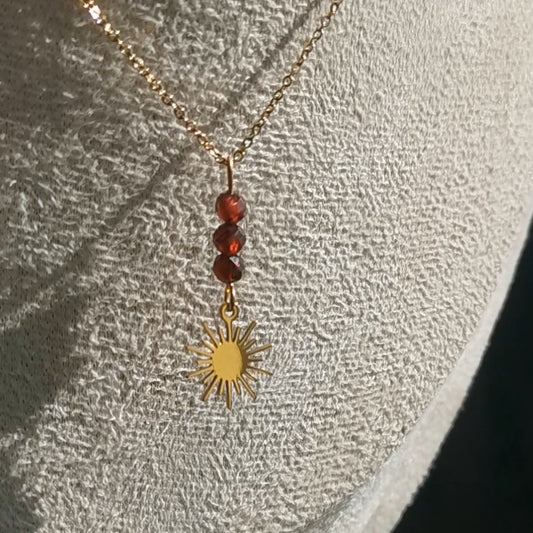 Collier Soleil Éternel en pierres naturelles