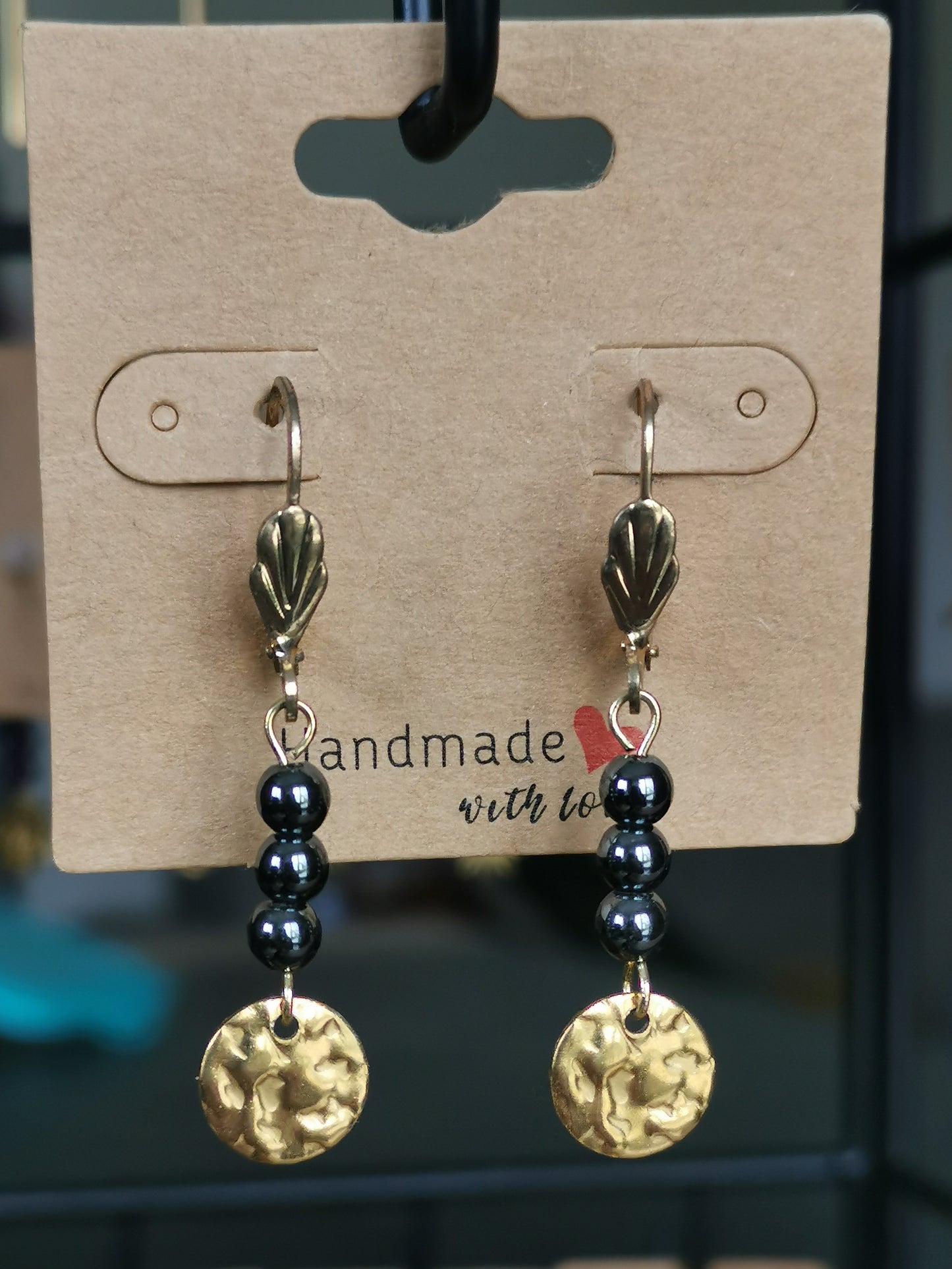 Boucles d'oreilles médaillon martelé en pierres naturelles