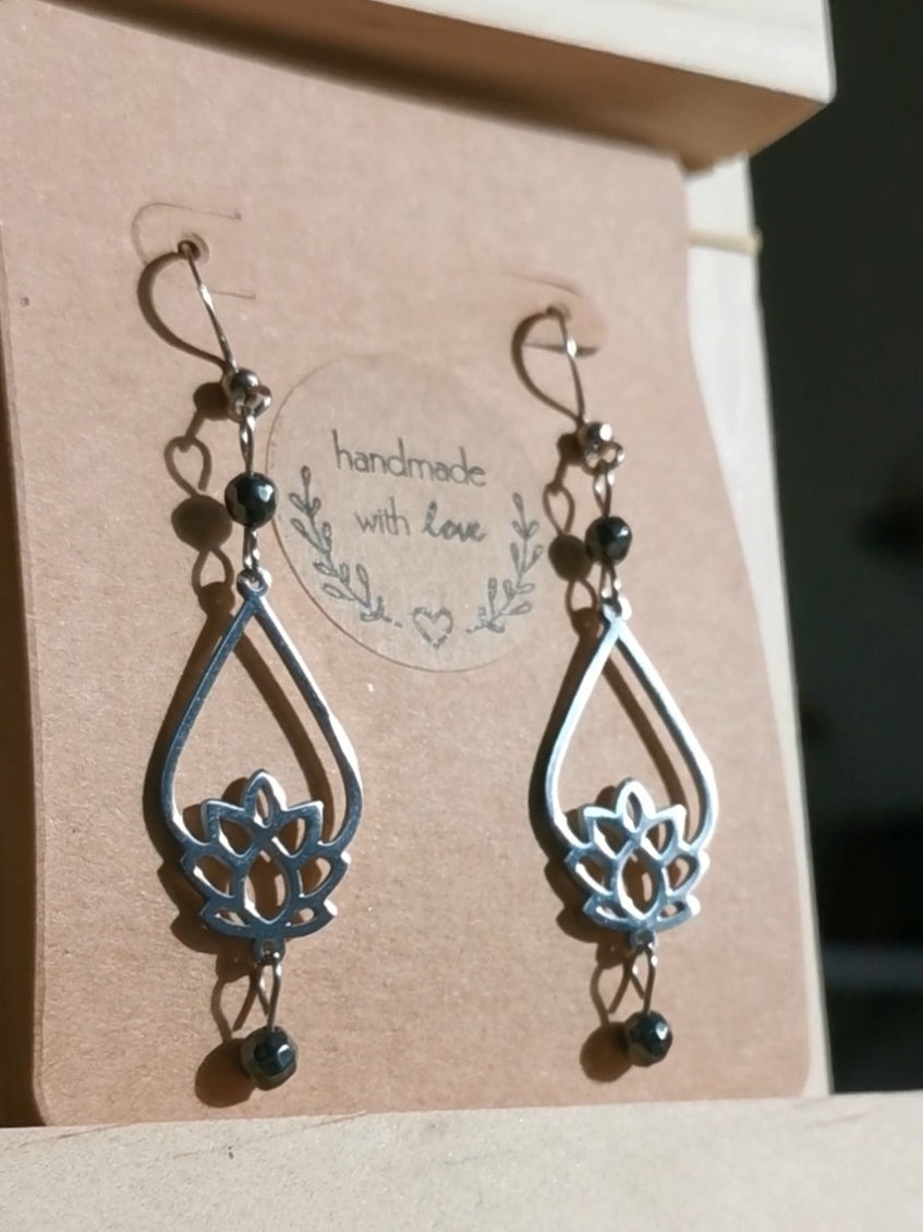 Boucles d'oreilles Lotus Shanti en pierres naturelles