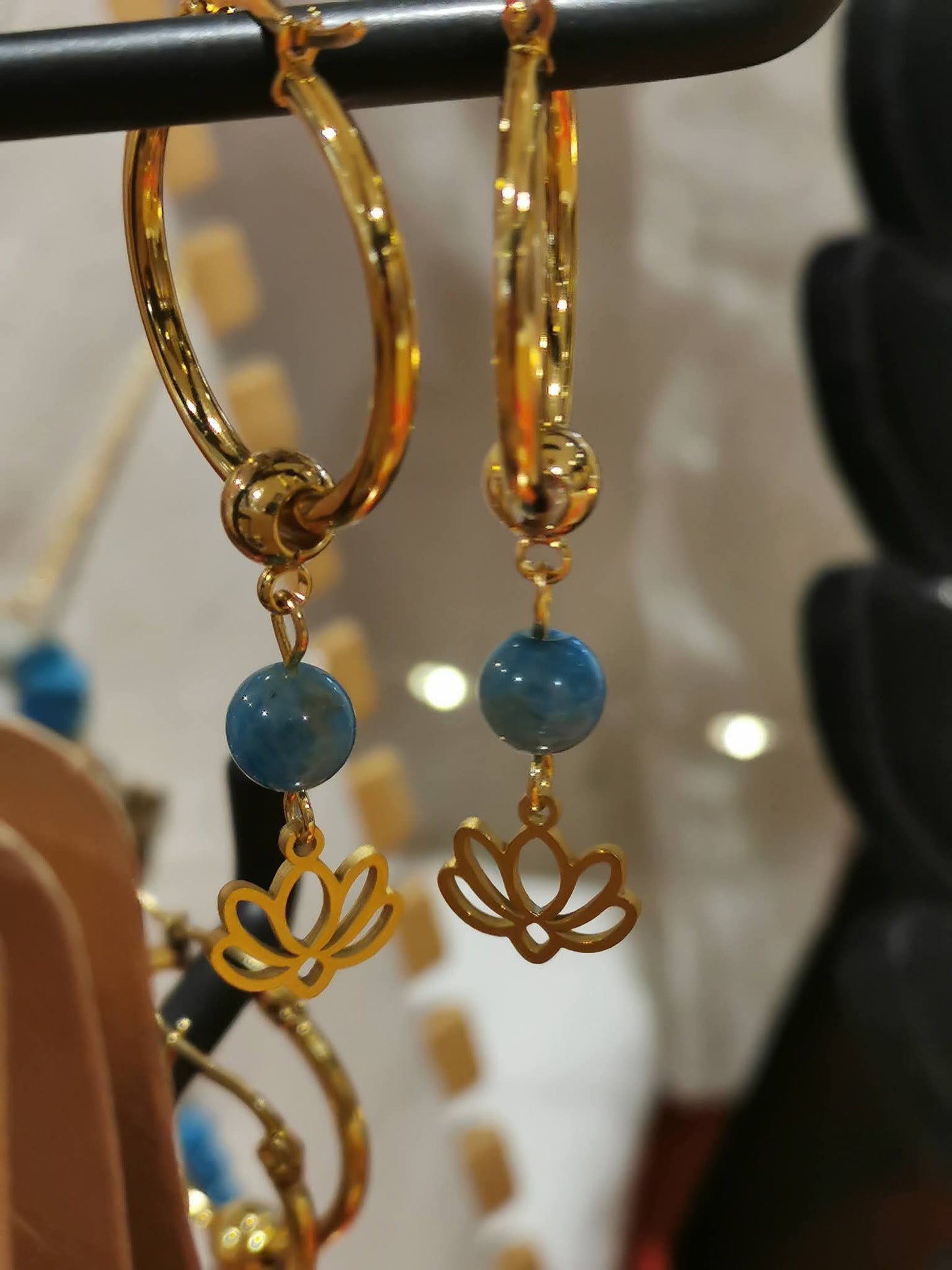 Boucles d'oreilles créoles en pierres naturelles