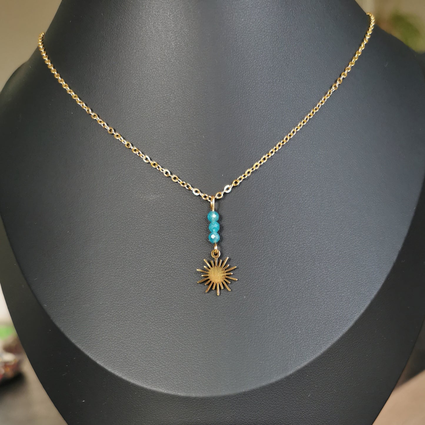 Collier Soleil Éternel en pierres naturelles