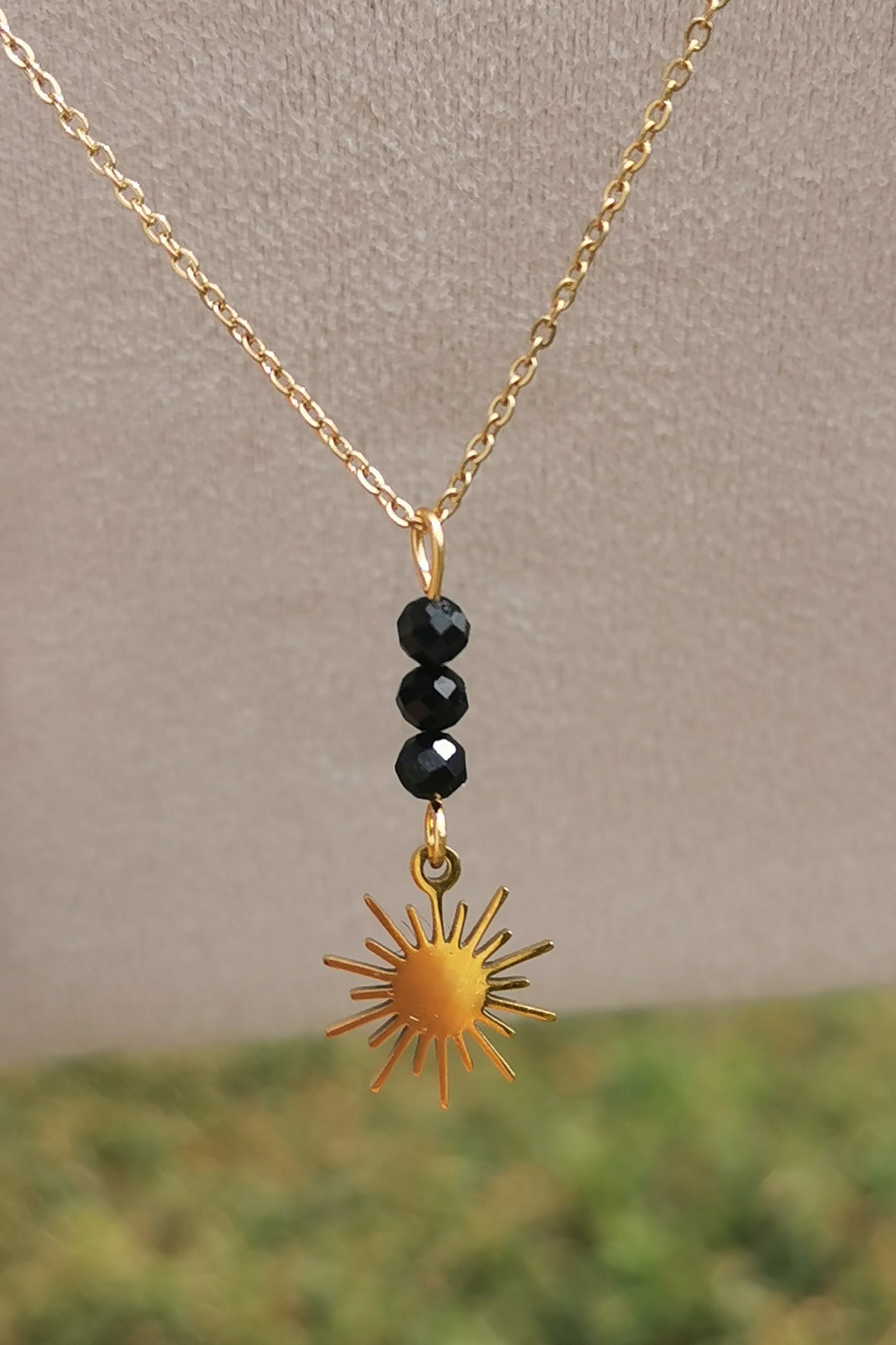 Collier Soleil Éternel en pierres naturelles